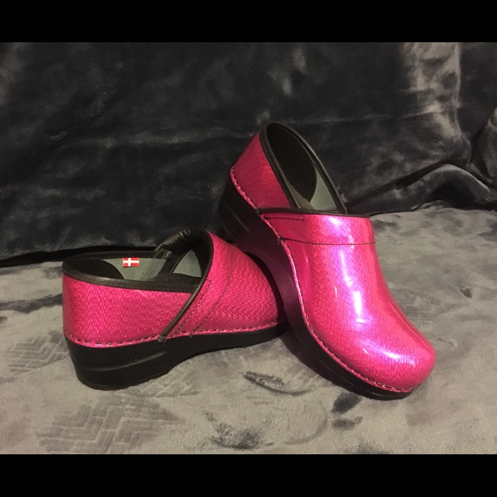 Sanita Clogs NWOT